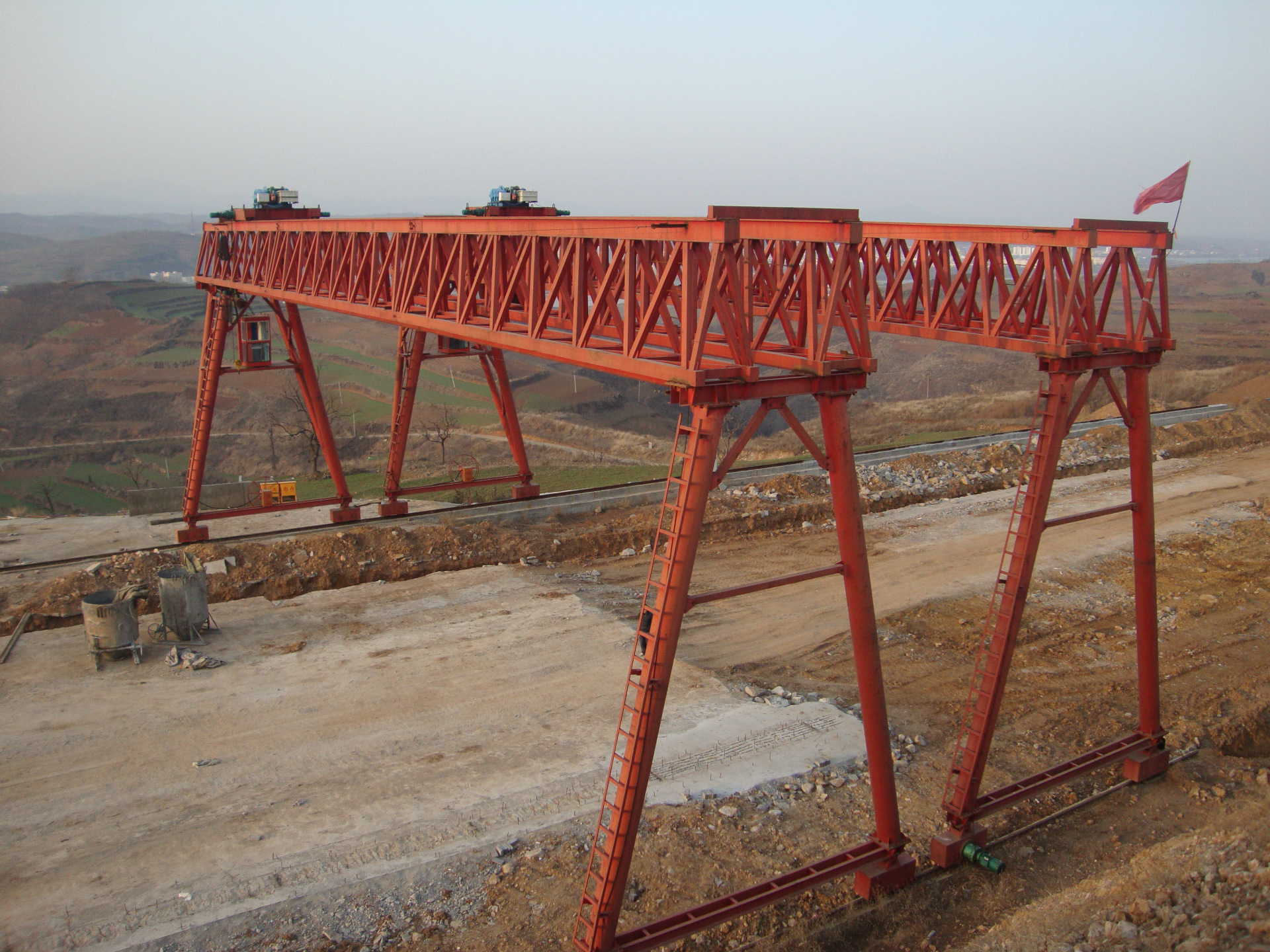 生产桥梁专用提梁吊机 100t双梁龙门式提梁机码头吊机质优价廉