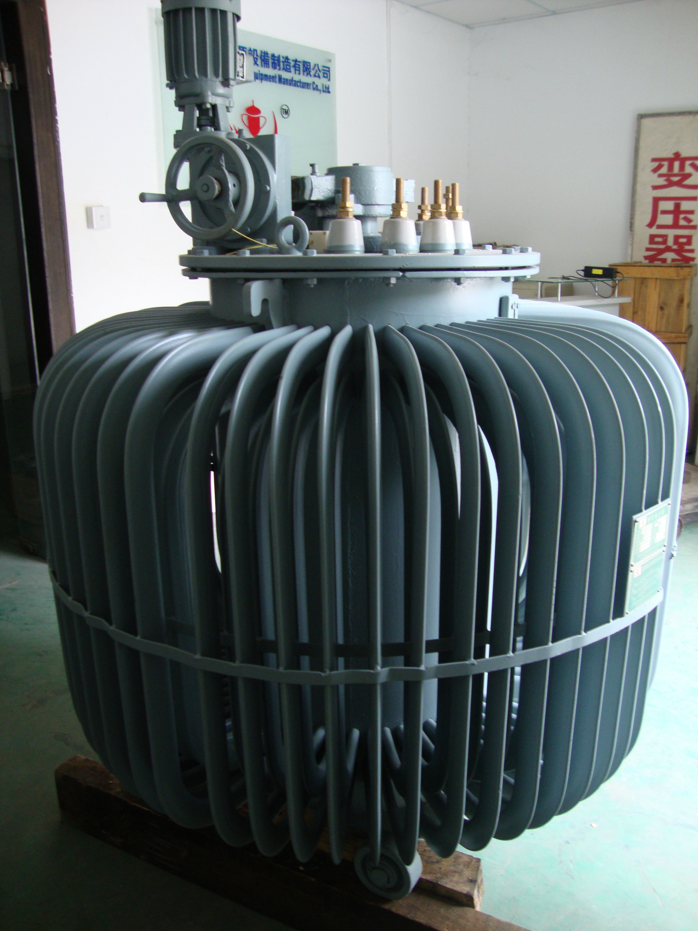 tsja感应式调压器300kvakw三相油浸式感应调压器0-430v650v可调