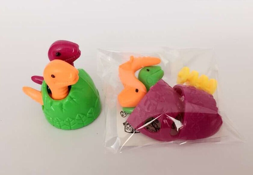 专业生产塑料赠品小玩具 8款拼装动物组装小玩具奇趣蛋扭蛋小礼品