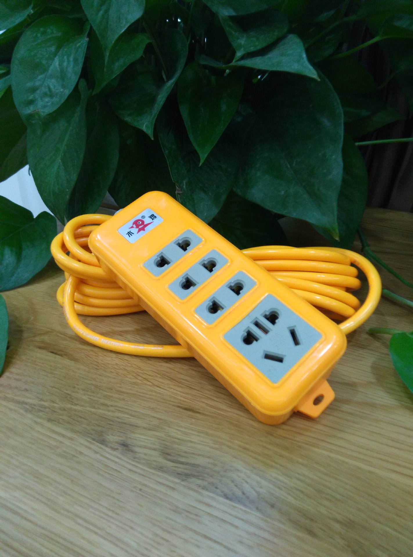 普宁排插地拖插座防爆防尘插座包胶一体成型插排木鸡厂家mj-952