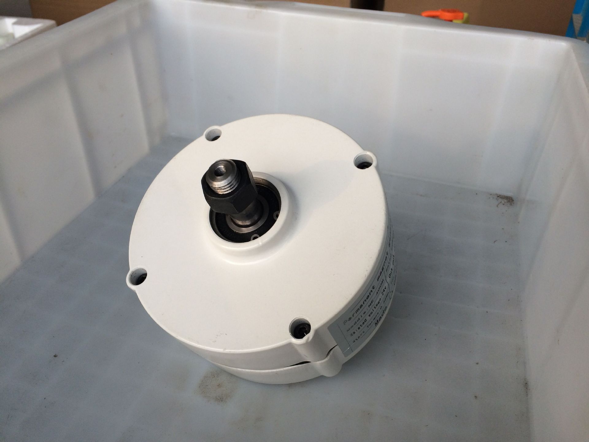 厂家直销100w稀土永磁发电机 12v24v三相同步发电机 热销包邮