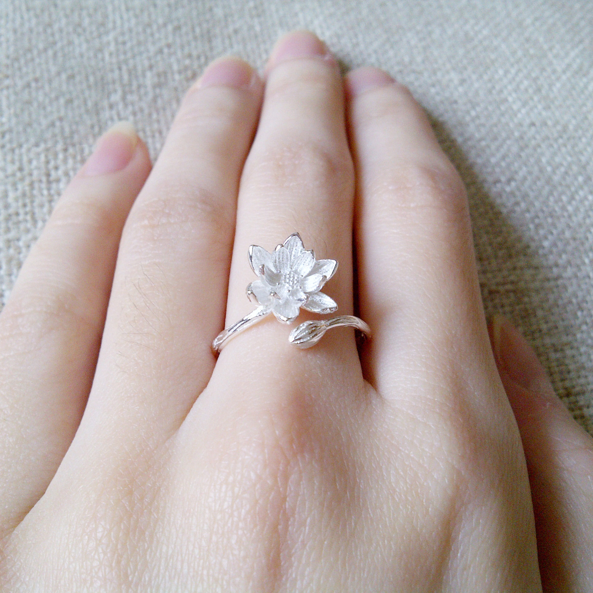 【沃俏】s925纯银 原创精致白莲花素银开口戒指 韩版饰品