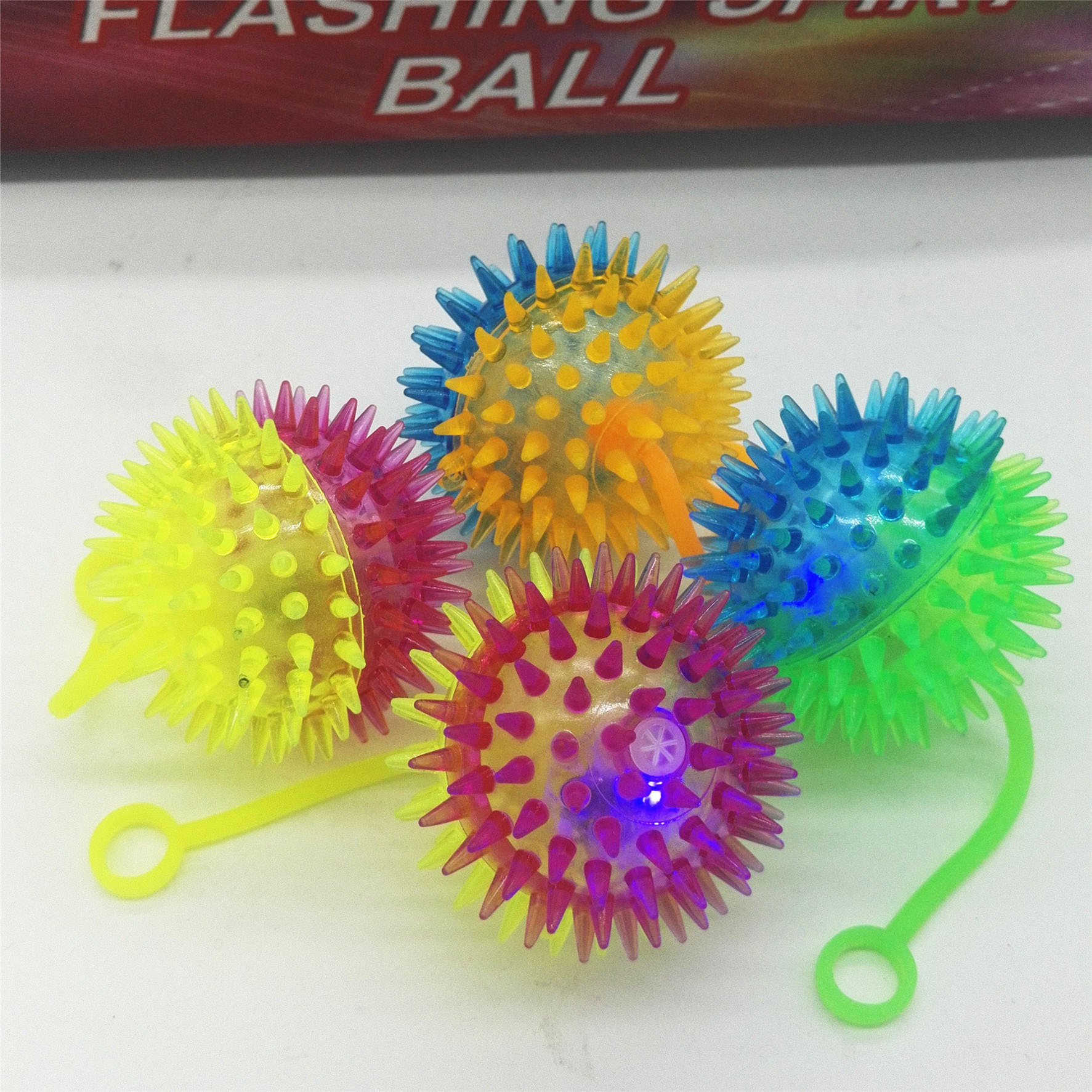 5cm双色闪光带绳刺叫球 2两元店货日用百货精品玩具包邮