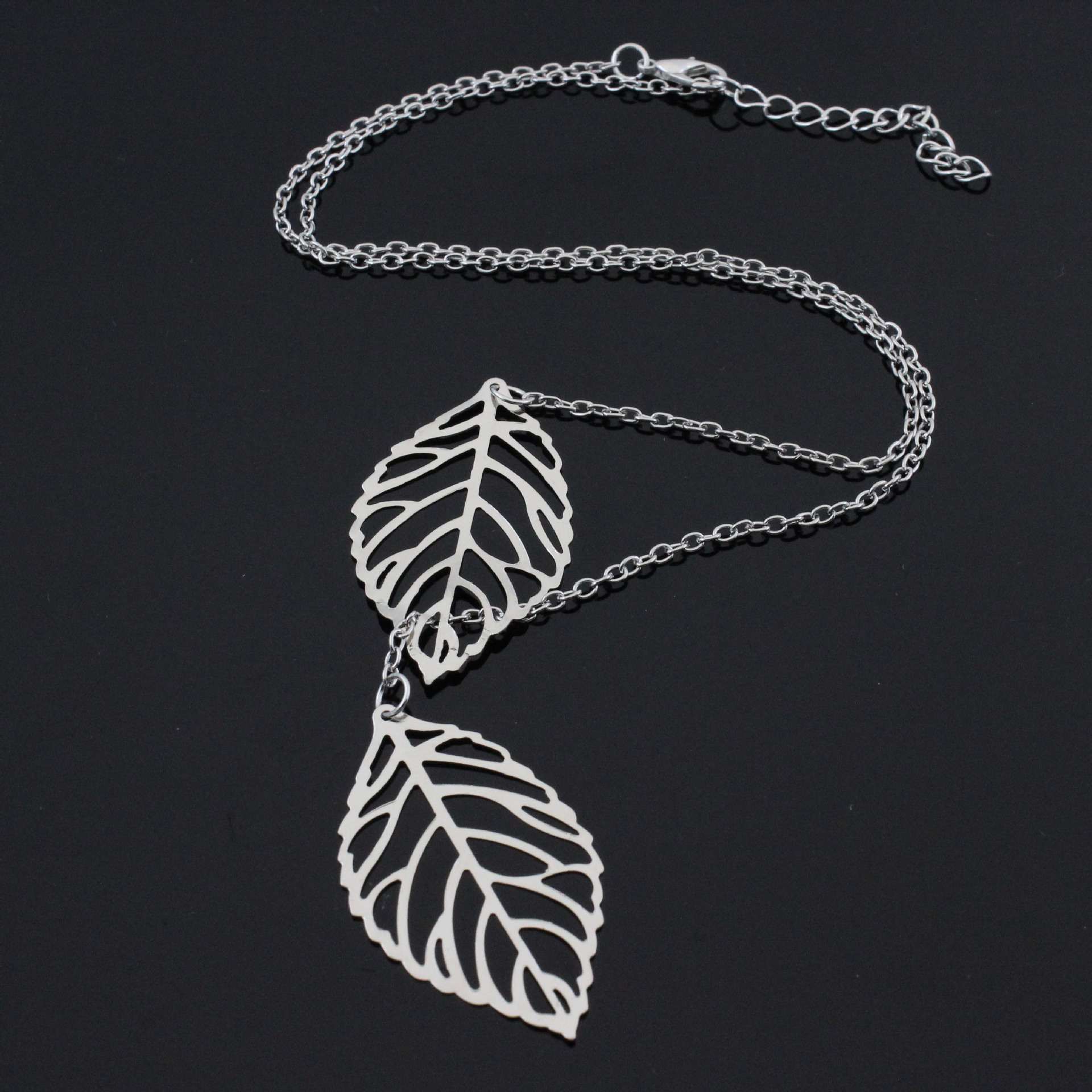 厂家直销欧美时尚新款简约流行镂空叶子树叶项链锁骨链毛衣链批发