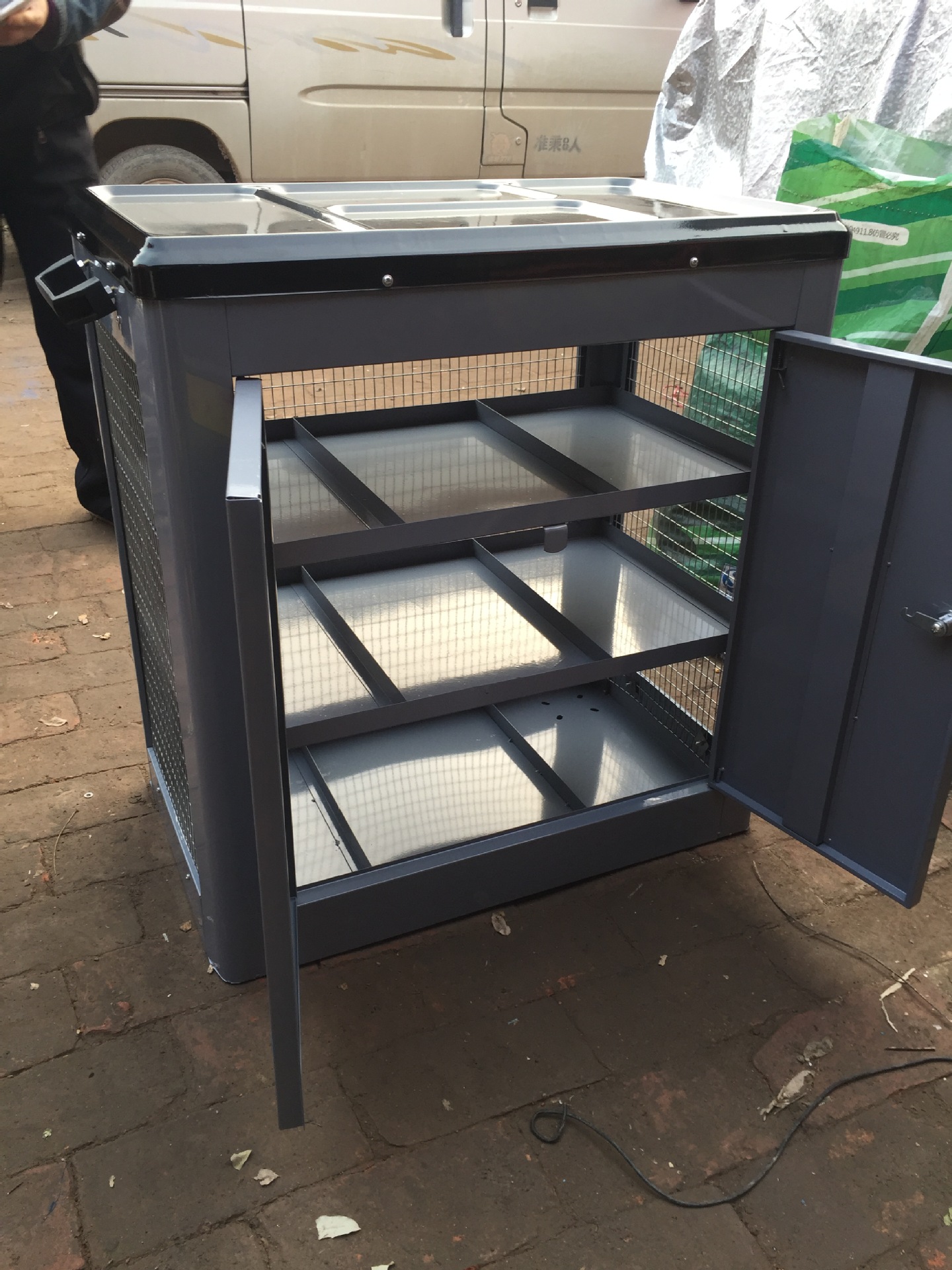 铁皮工具箱/封闭式工具车/三层工具柜/五金工具箱/带锁带轮