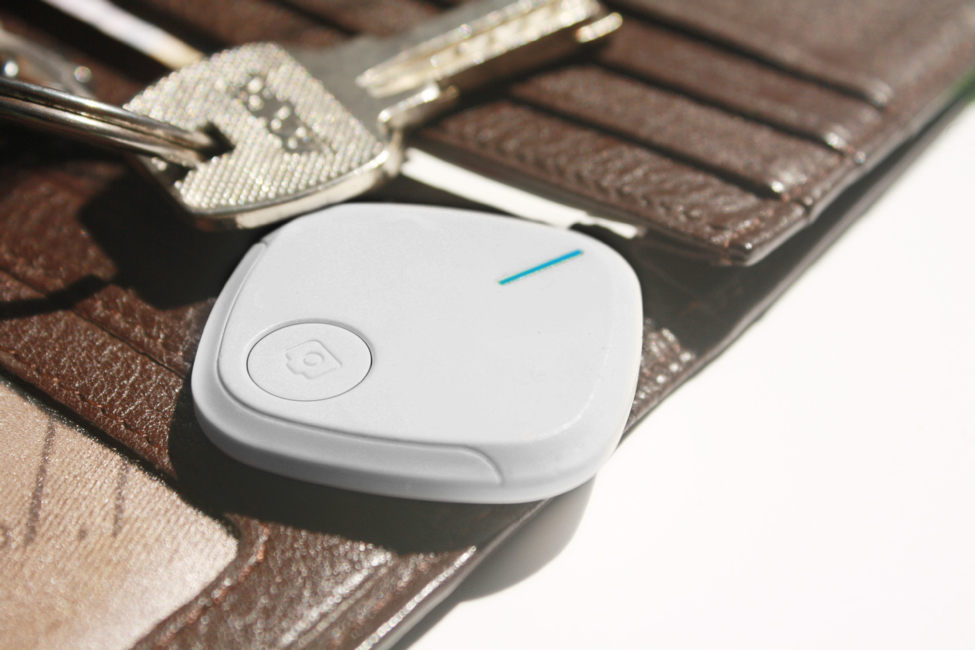 inumen新款智能蓝牙水滴方形三角形防丢器手机报警器宠物防丢器