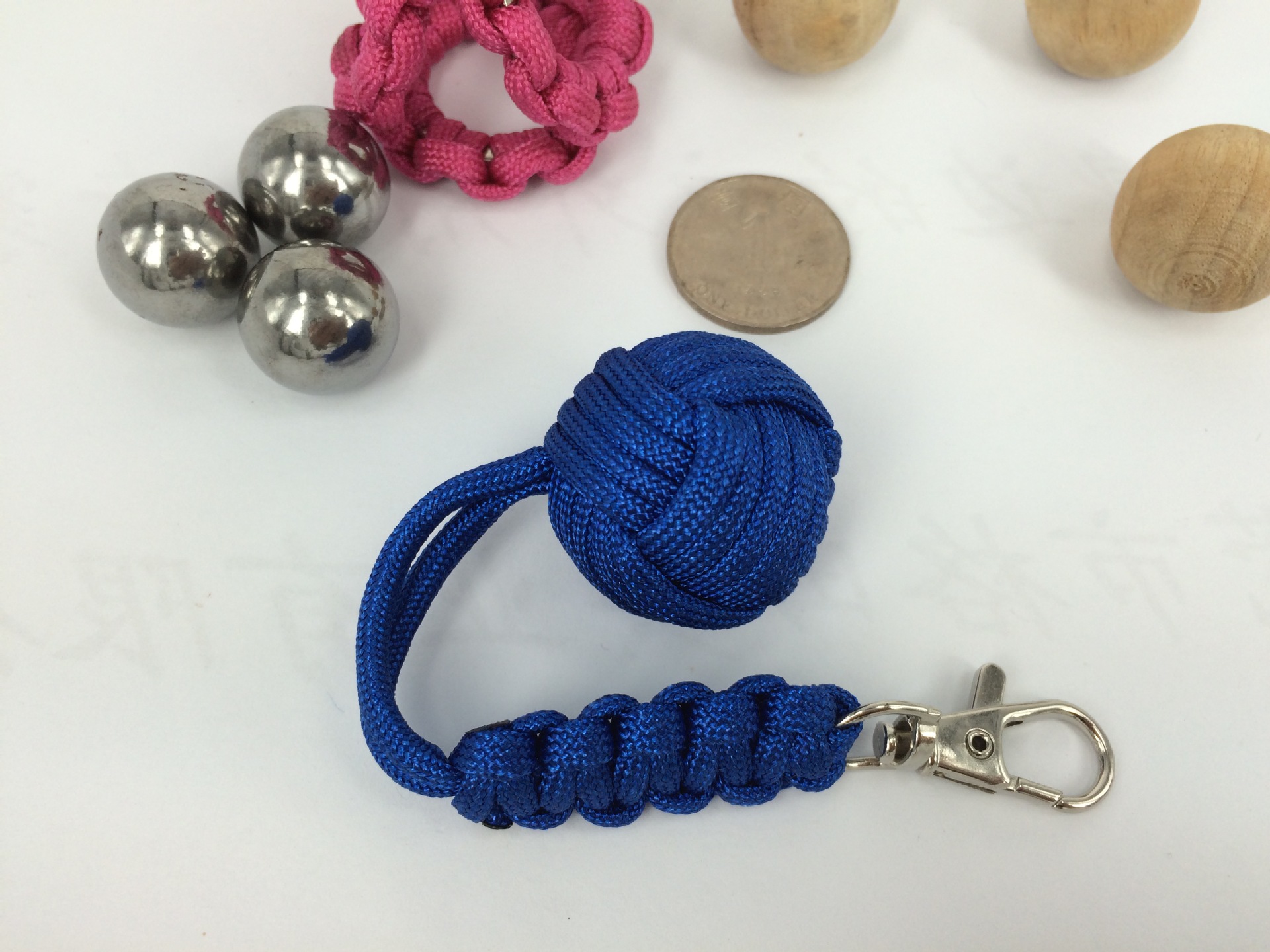 厂家批发 户外伞绳编织钥匙球 钥匙挂件 手工编织打结球
