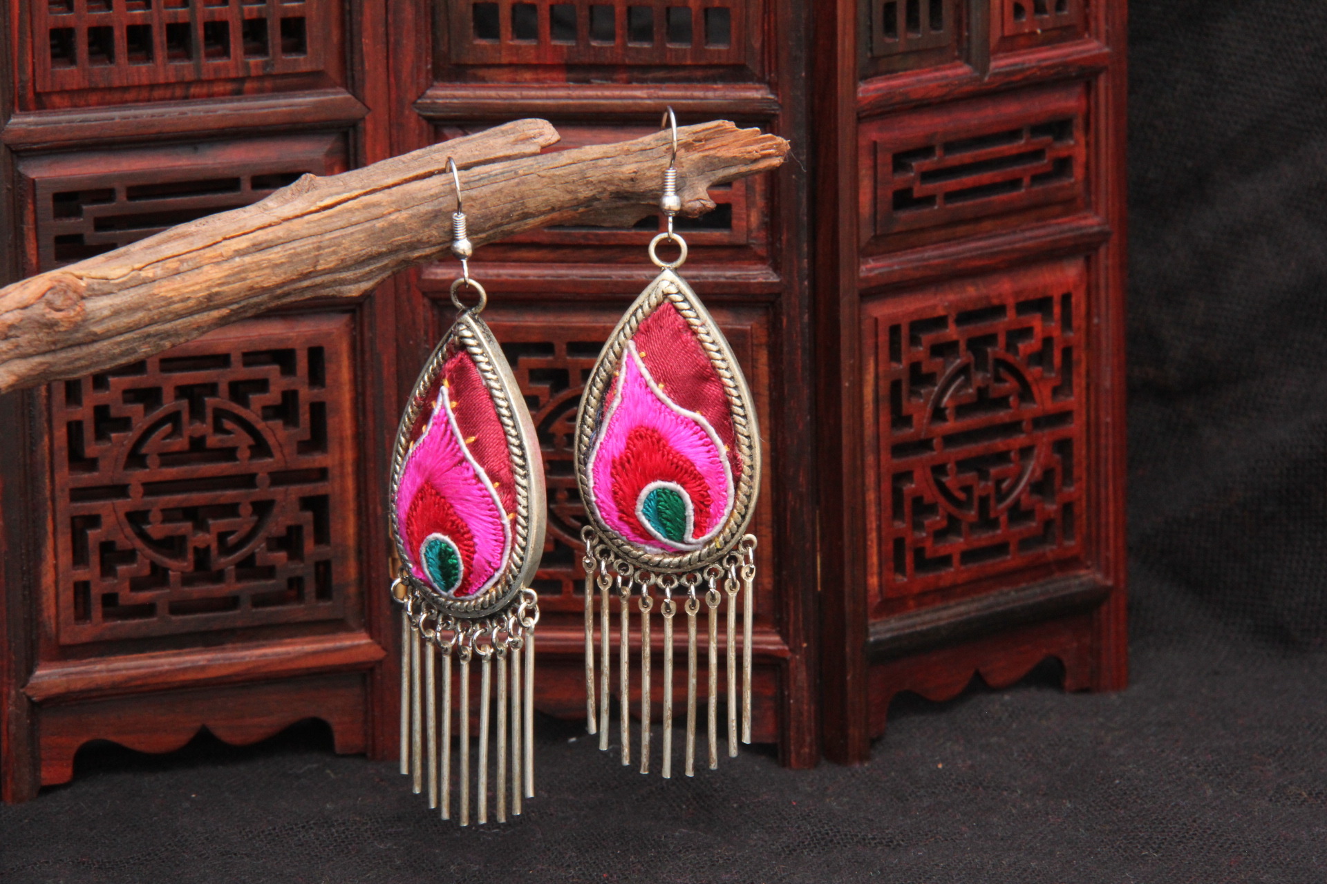 老绣耳环