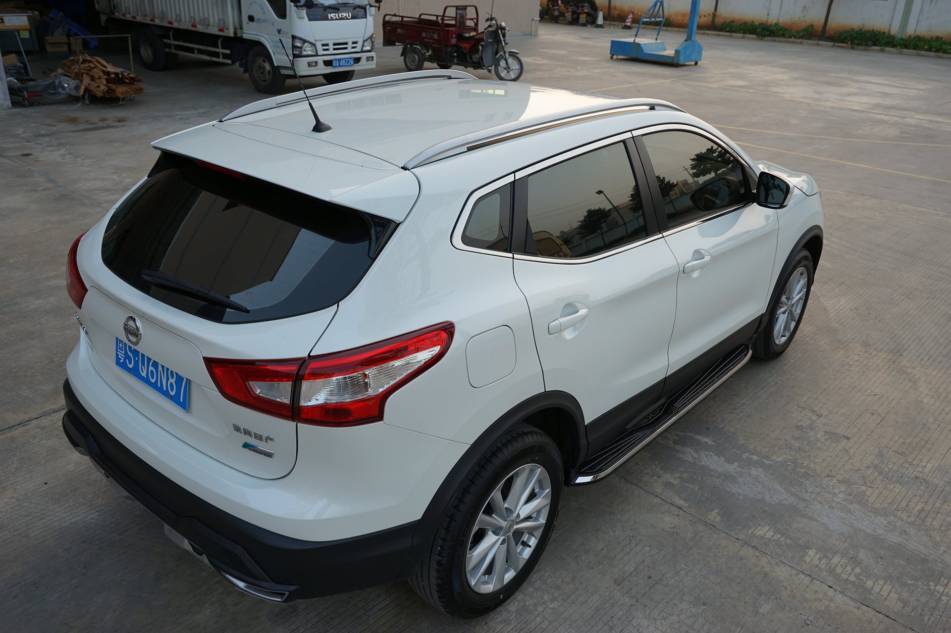 2016 逍客上螺丝行李架