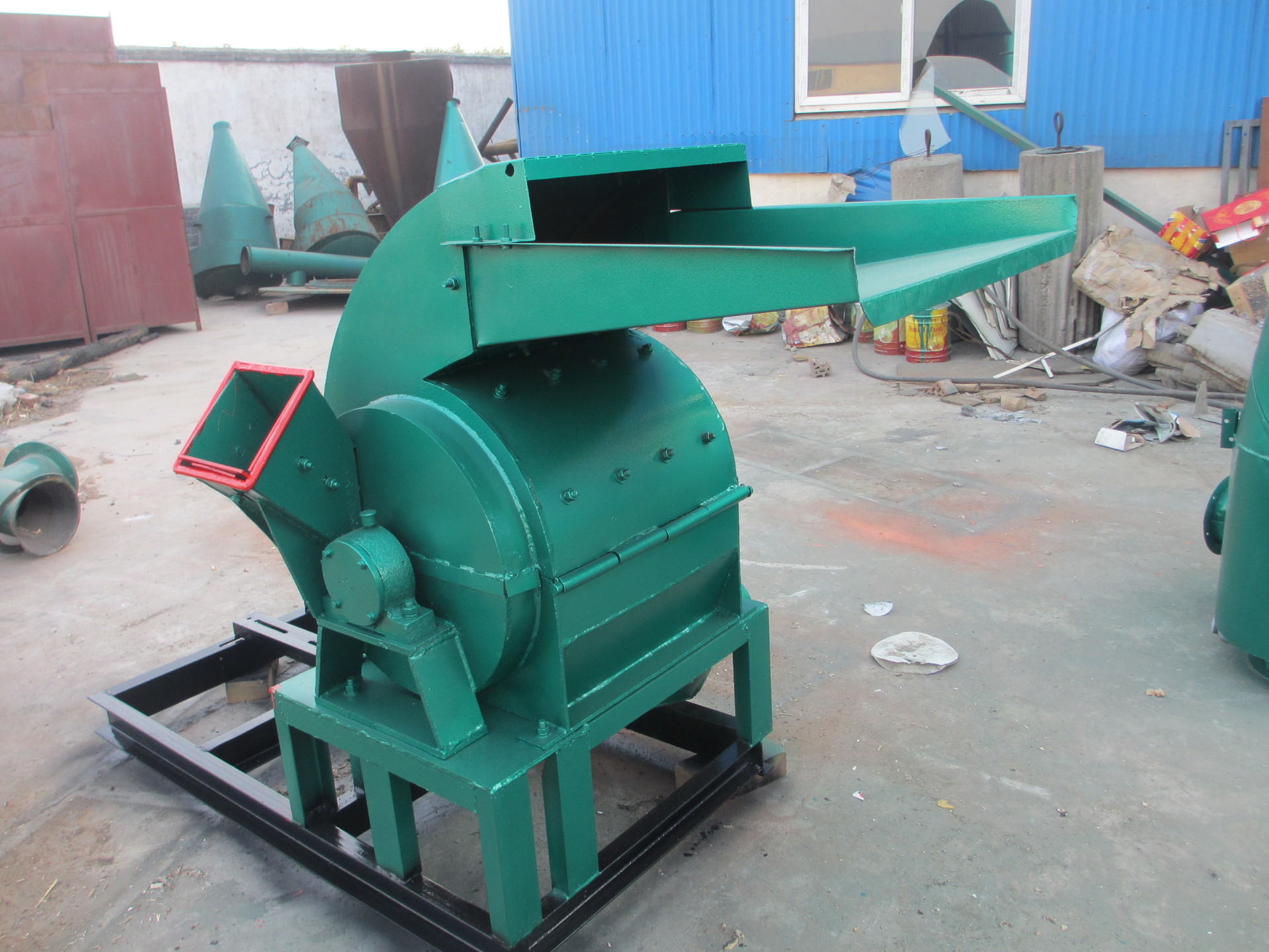 物料加工对比图 木屑机又叫木屑粉碎机,锯末粉碎机,锯末