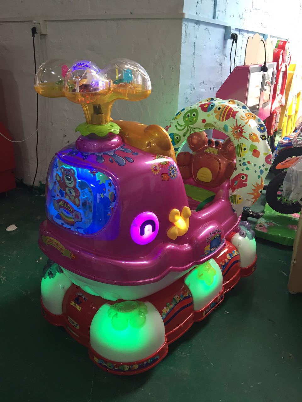 厂家儿童摇摇车qq鲸投币游戏机摇摆机儿童转马轨道设备批发