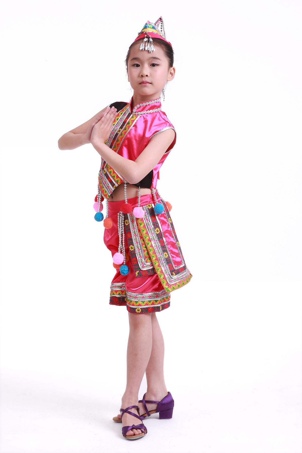 儿童彝族舞蹈表演服装 彝族民族舞舞台表演 彝族舞蹈舞台表演服装