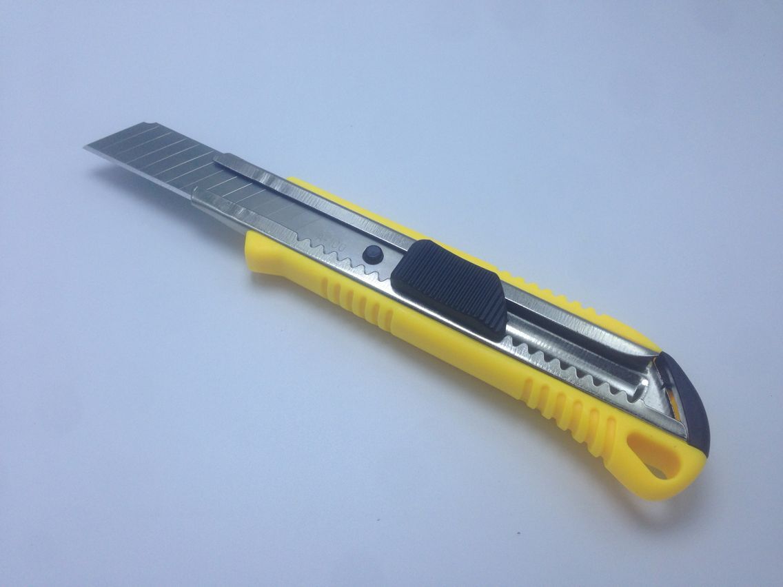 源友 大号美工刀 裁纸刀 割纸刀 壁纸刀 介刀带断刀器厂家直销