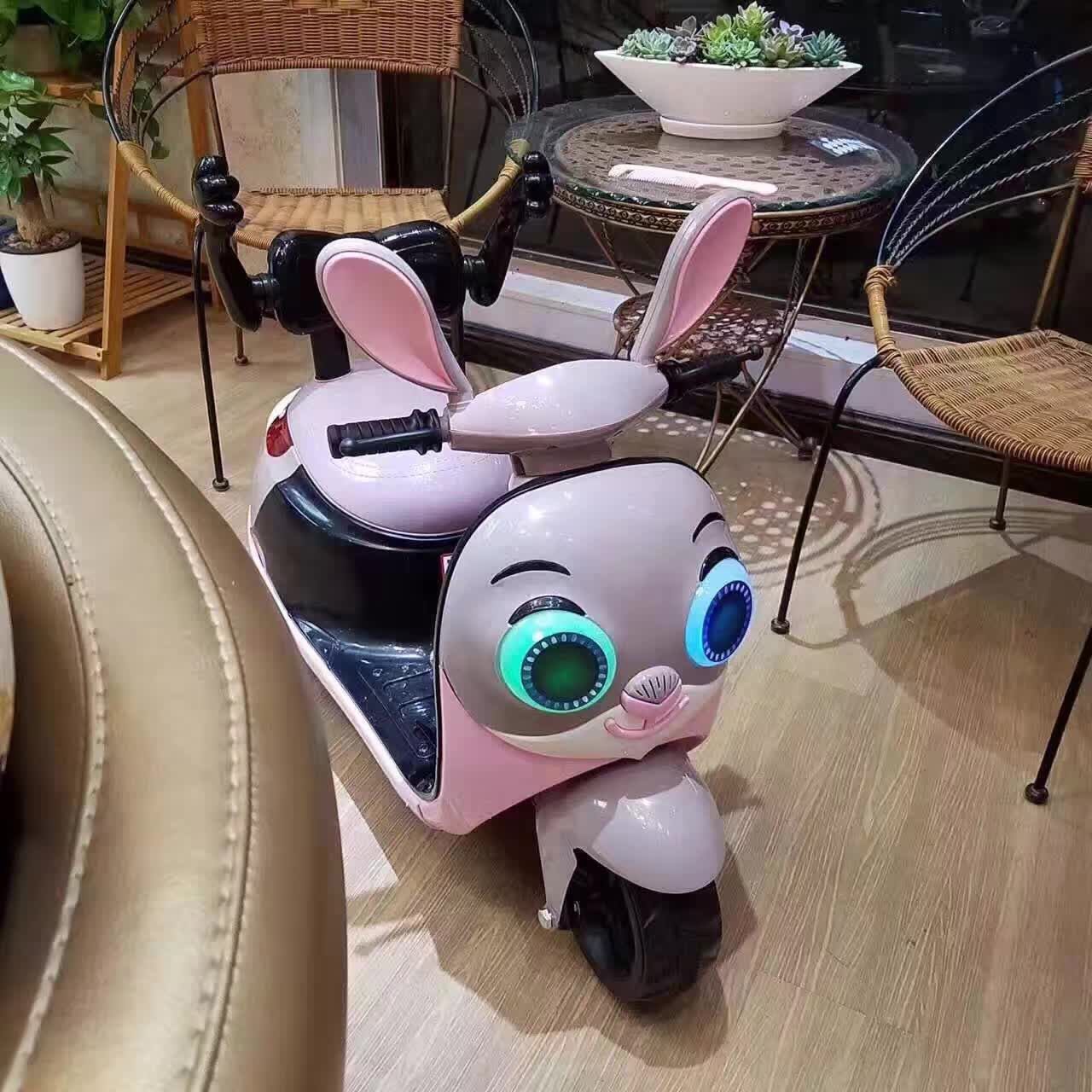 厂家直销卡迪兔儿童电动车摩托车三轮车可坐宝宝电瓶车玩具童车