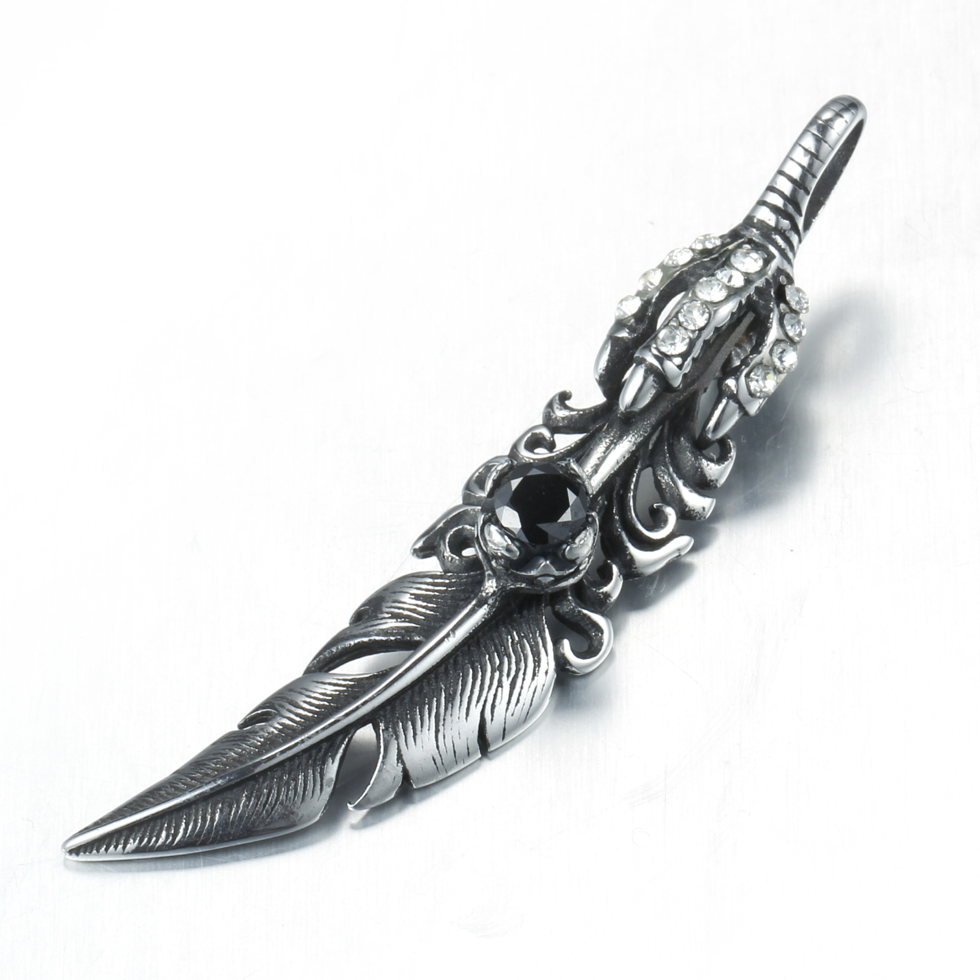 新品生产时尚首饰龙爪项链 男女款式钛钢吊坠复古羽毛镶宝石批发