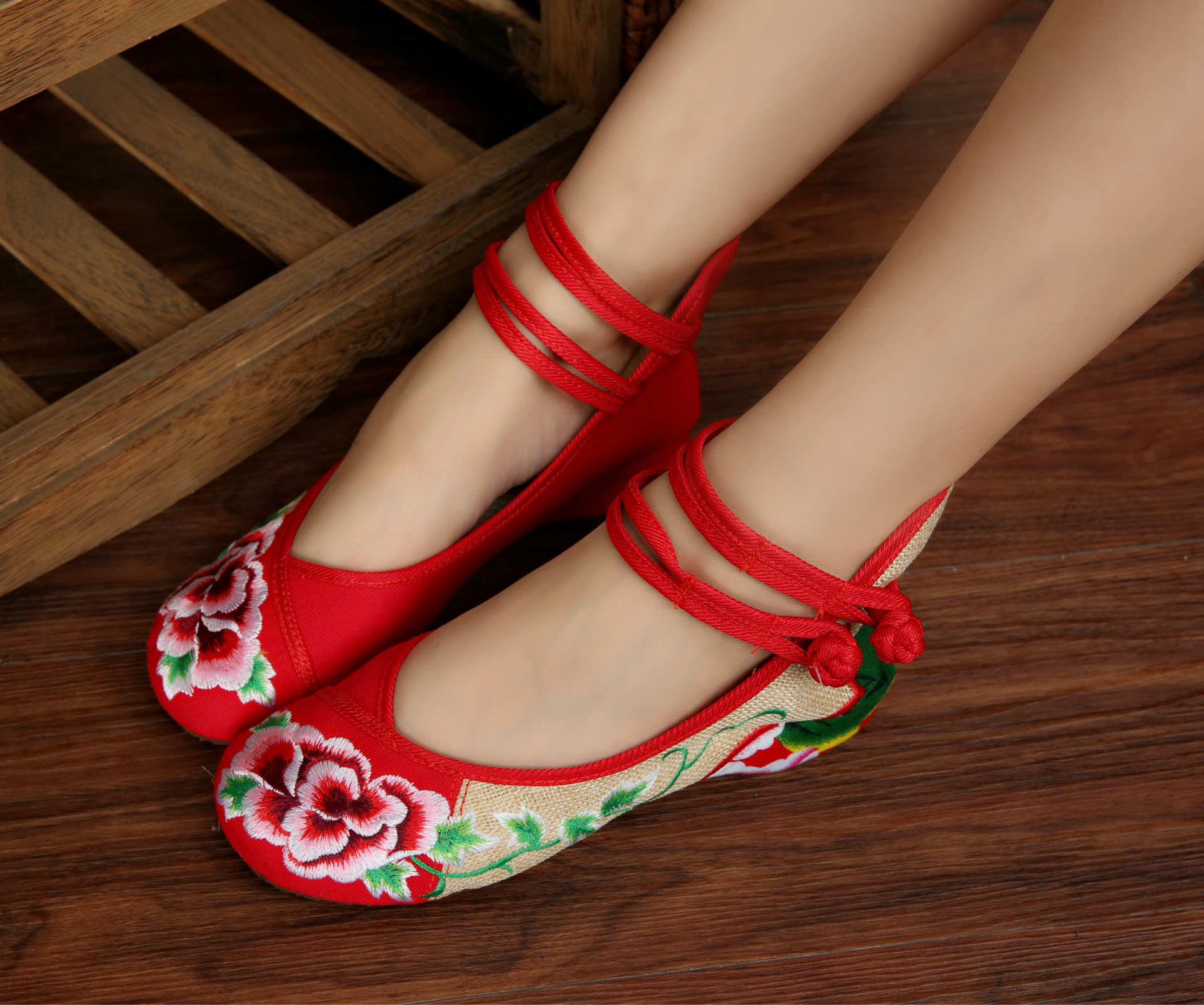 x412-26 族韵老北京布鞋女批发 绣花鞋民族风 广场舞绣花布鞋