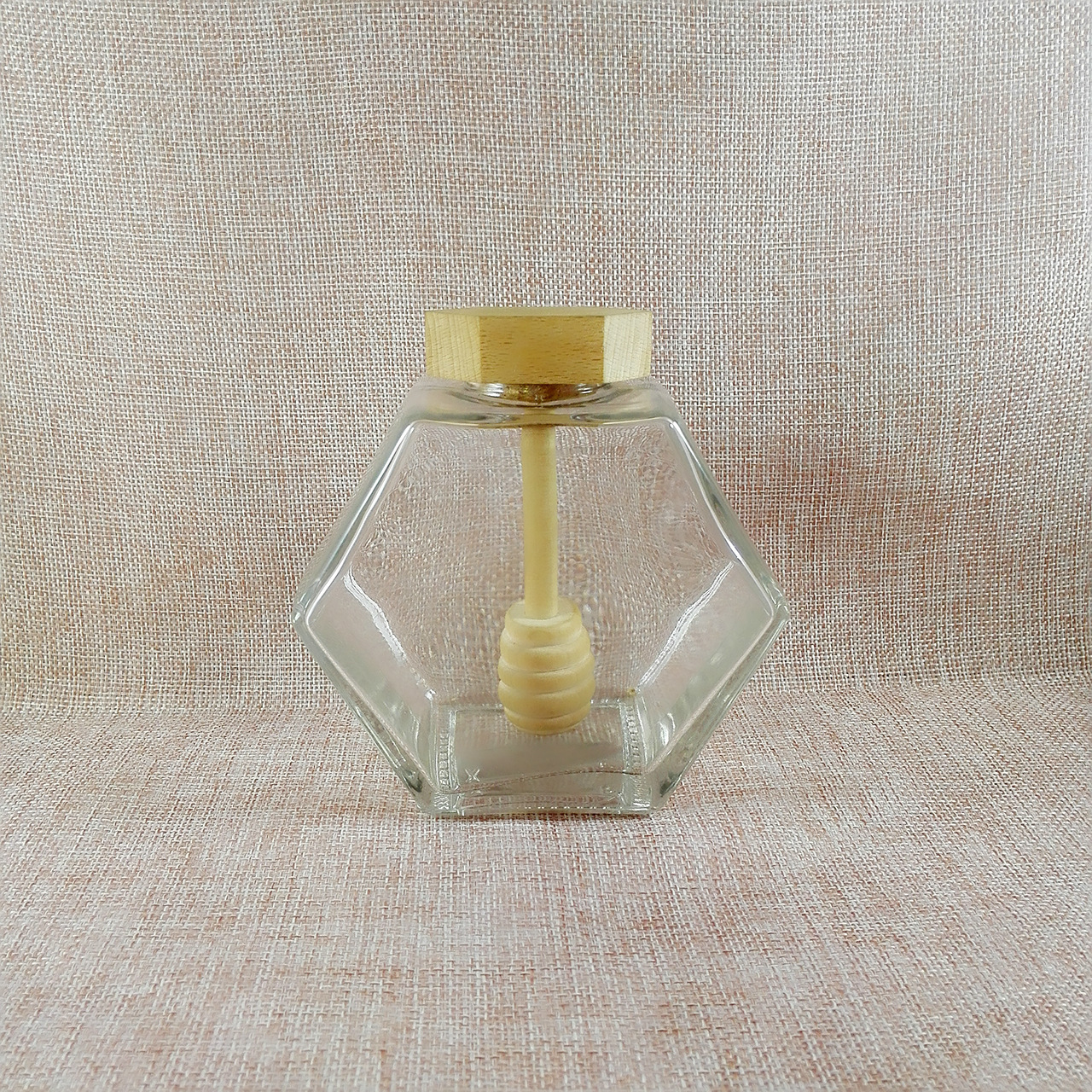 新款六角瓶玻璃蜂蜜瓶 六棱玻璃瓶六角蜂蜜瓶 六角木质盖带沾棒