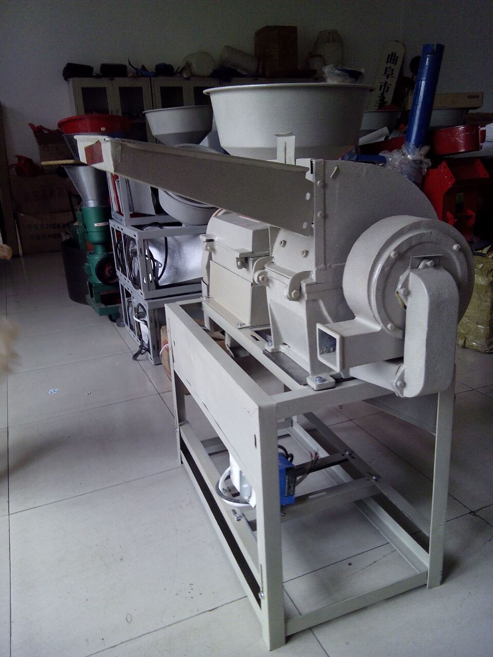 五谷杂粮碾米机铁辊的碾米机