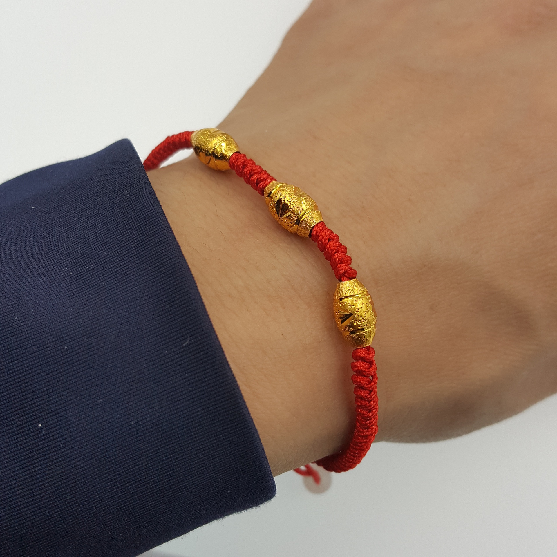 地摊本命年红绳手链转运金珠保色手工编手链2元店地摊货爆款批发