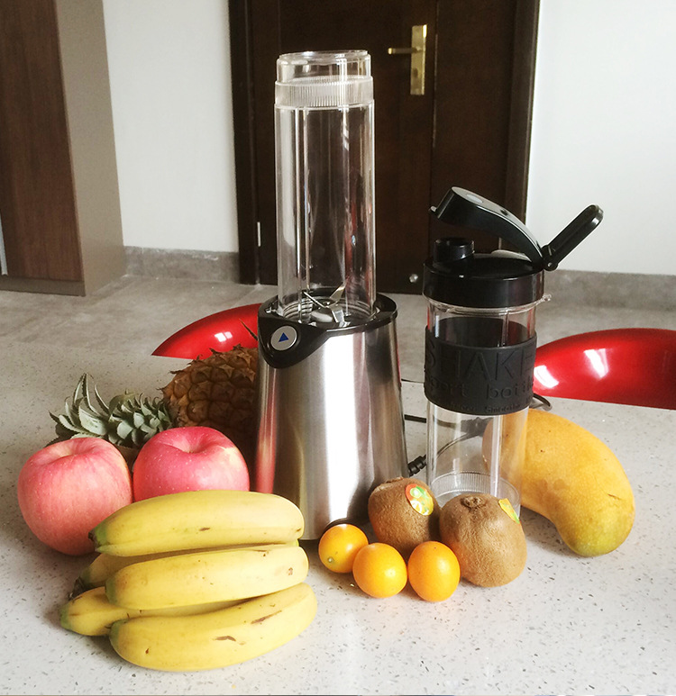 嘟嘟熊多功能迷你榨汁机家用电动原汁机便携果汁机搅拌料理机包邮