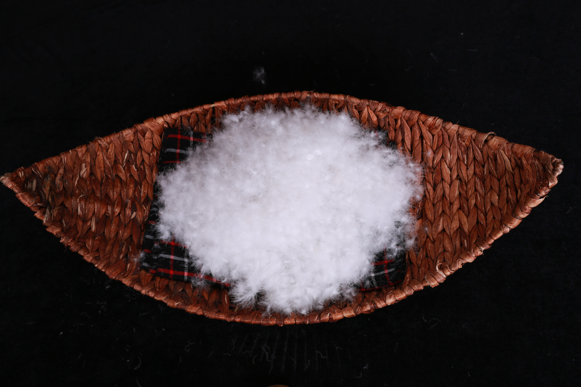 95%白鸭绒 羽绒服标准填充物 绒朵大 蓬松好 厂家批发