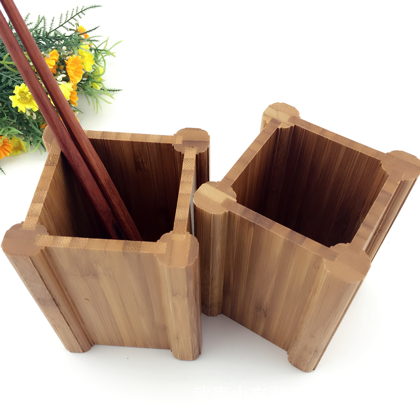 办公桌上收纳盒,物美价廉,一款多用途使用的筷笼本产品采用高山老楠竹