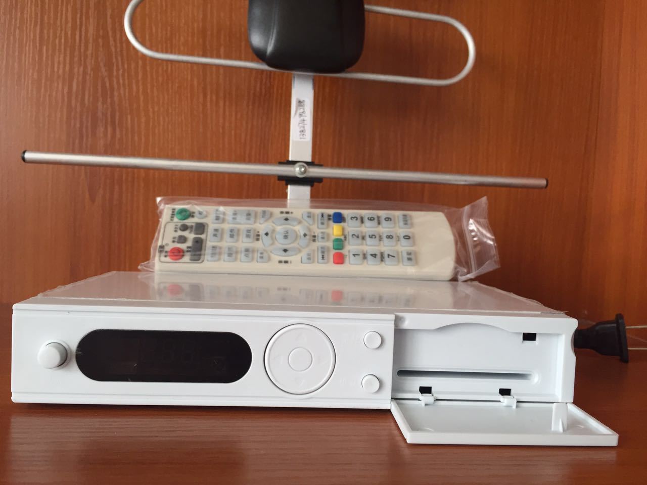 供应迷你dtmbavs地面波机顶盒