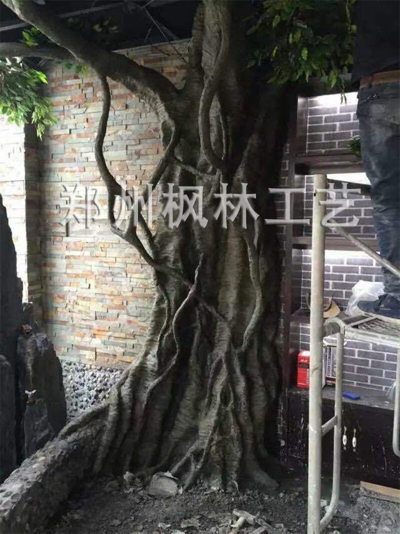枫林厂家餐厅现场制作仿真树 包柱子仿真榕树 大型仿真植物景观树