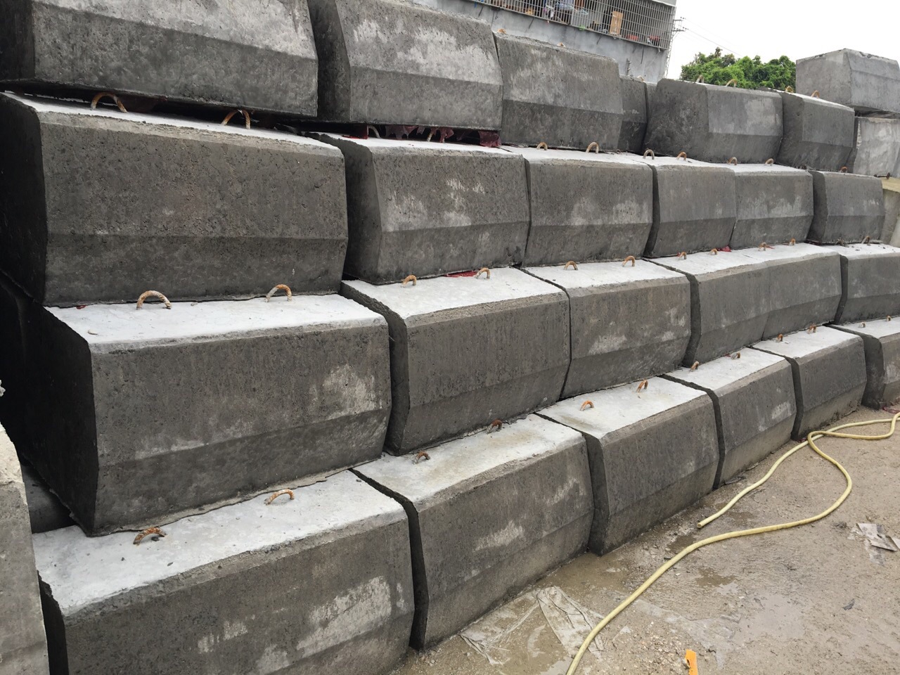 厦门水泥隔离墩 市政公路防撞墩 500*500*1000