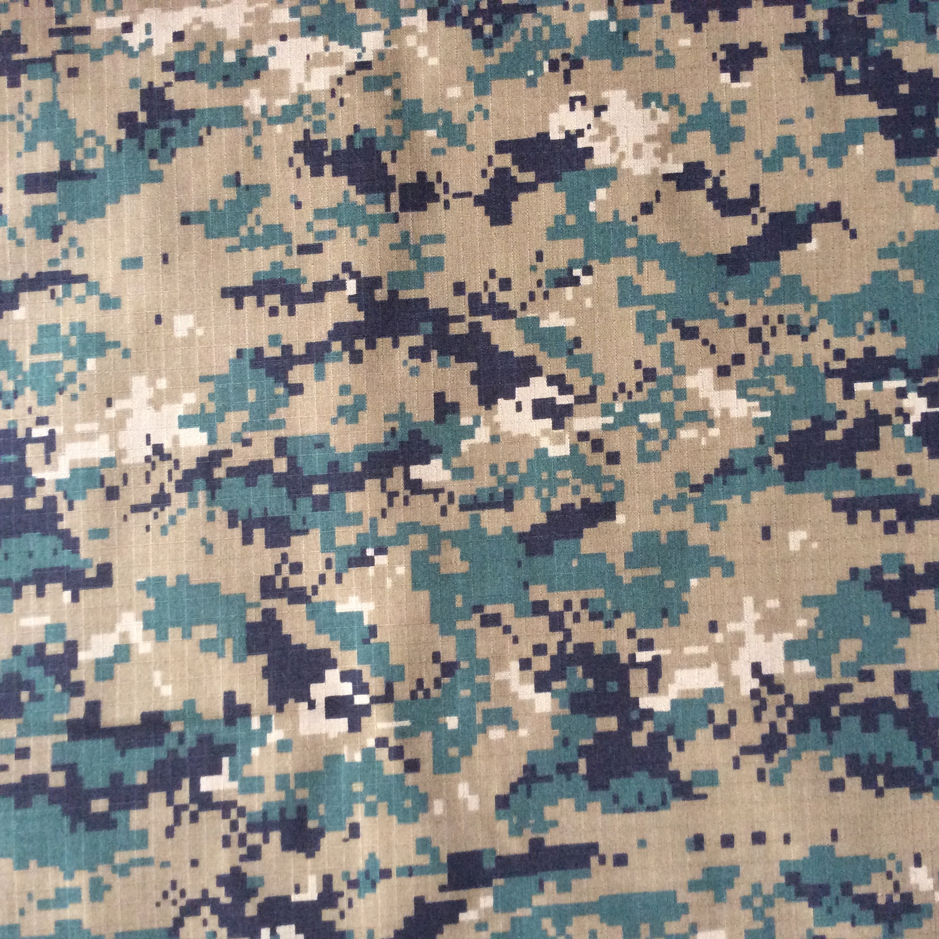 厂家直供 防撕裂涤棉丛林数码格子三粒格迷彩布防水华夫格面料