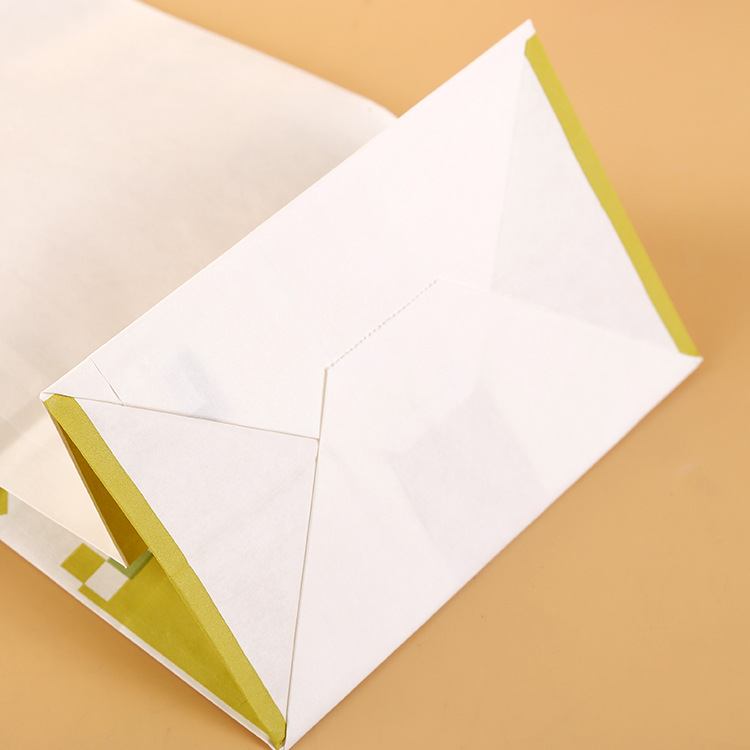 按照袋边,底部及封底方式不同:有开口缝底袋,开口粘合角底袋