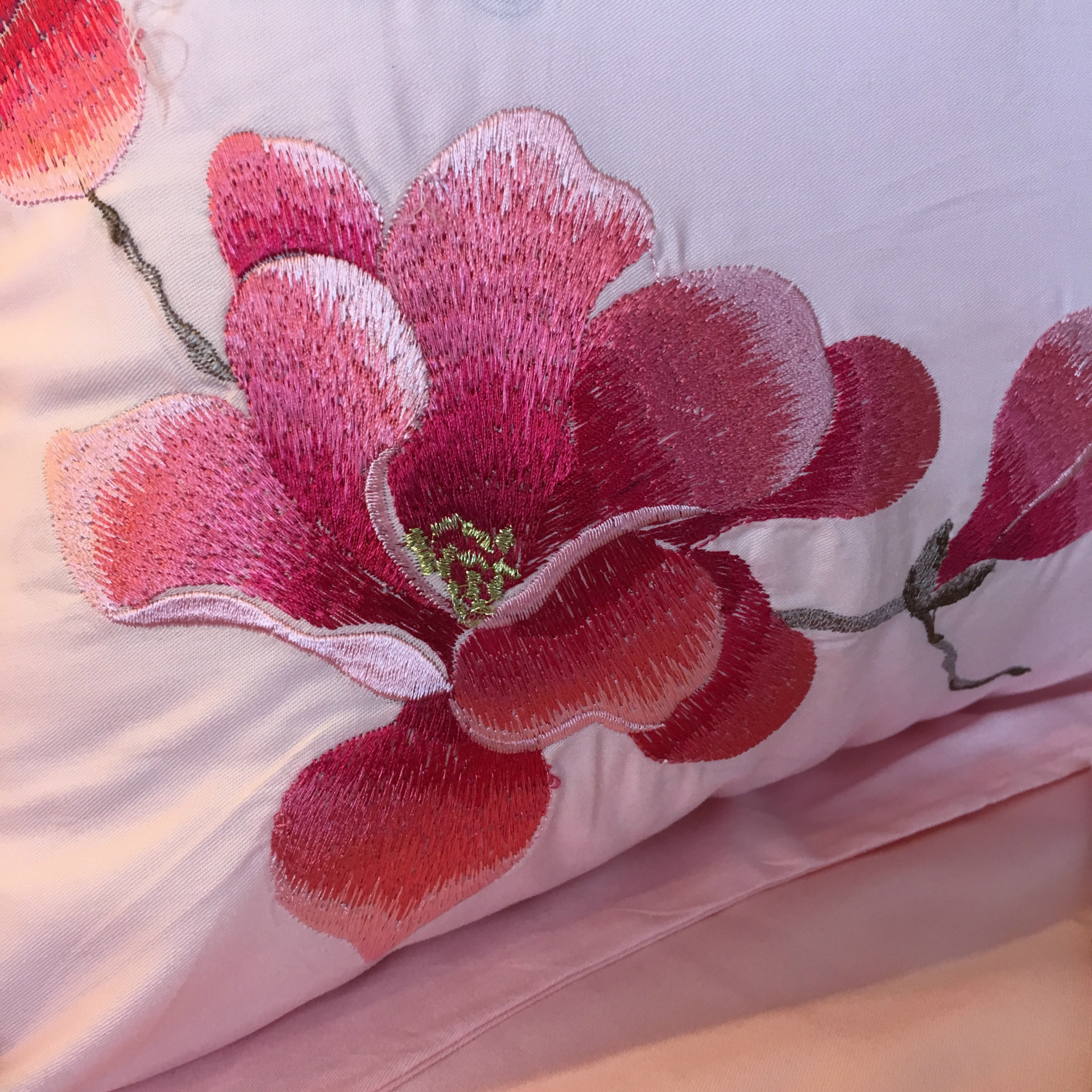 厂家批发纯棉绣花四件套婚庆中式被套床单双