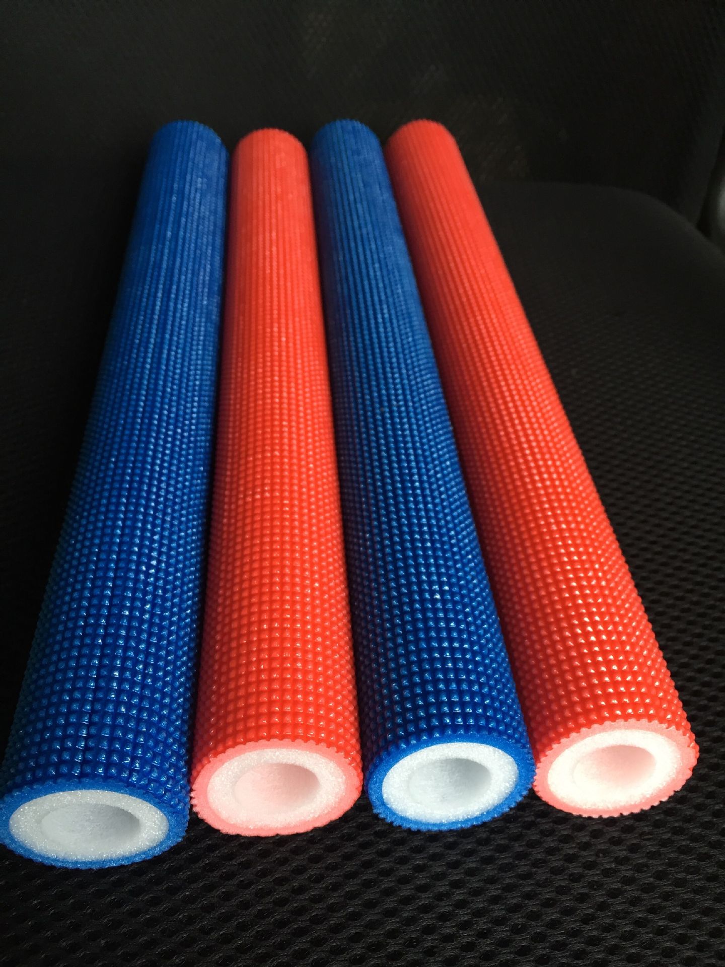 厂家直销保温覆膜压花红蓝白色高档地暖保温管家装热水管道-塑料管