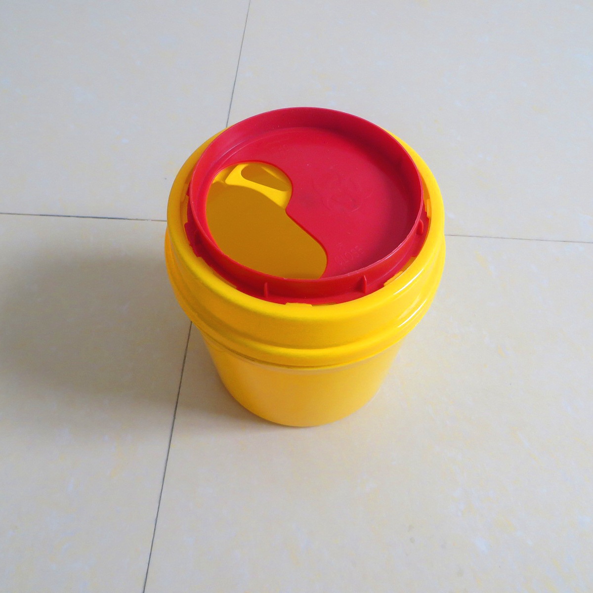 厂家供应塑料圆形利器盒一次性利器盒2l医用利器盒,医用锐器盒