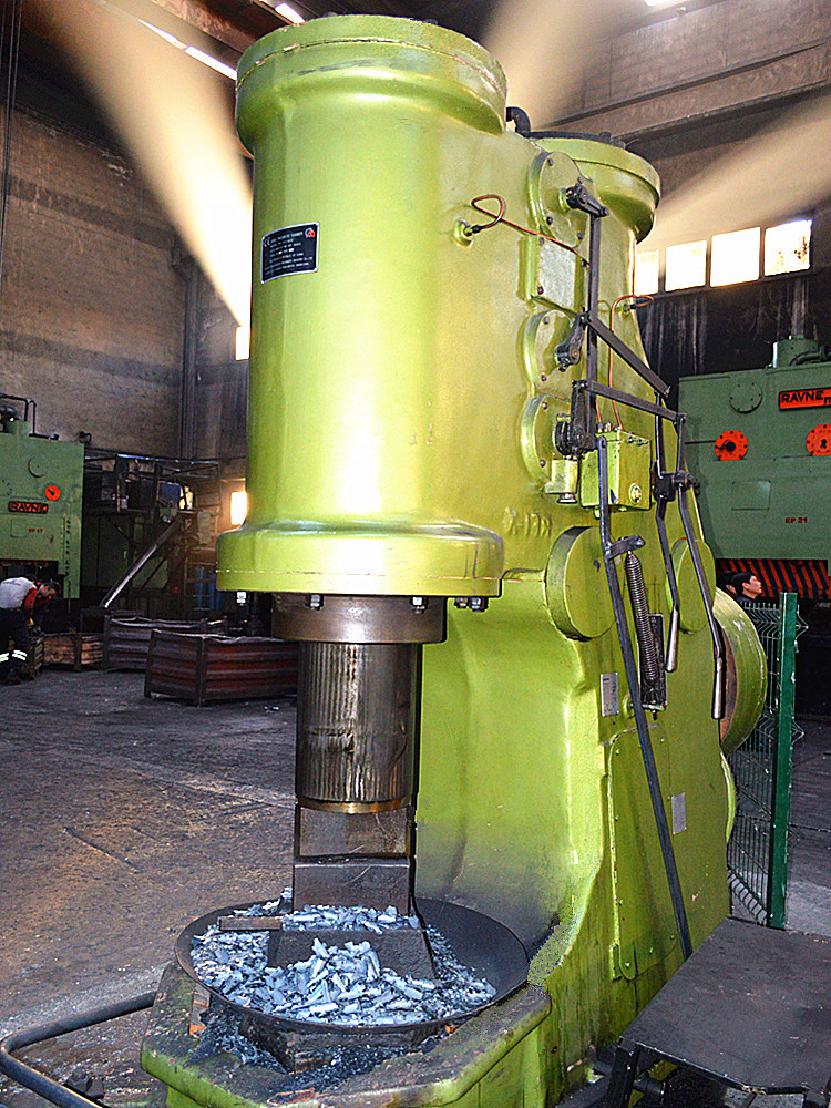 400kg自由锻空气锤系列空气锤锻造钢球锻件冲孔设备