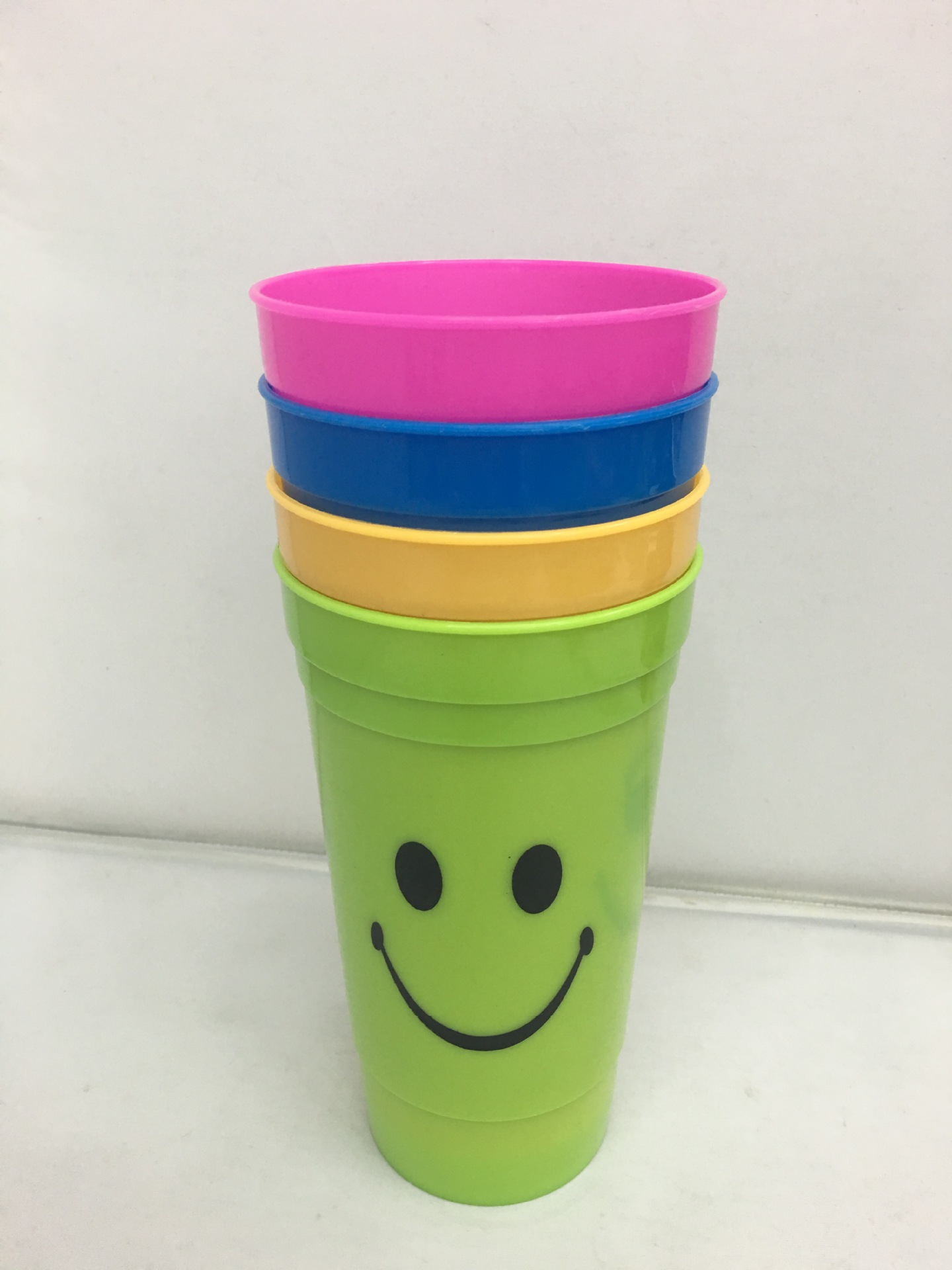 01z1001塑料口杯吸水杯造型吸管杯400ml笑脸杯厂家直销