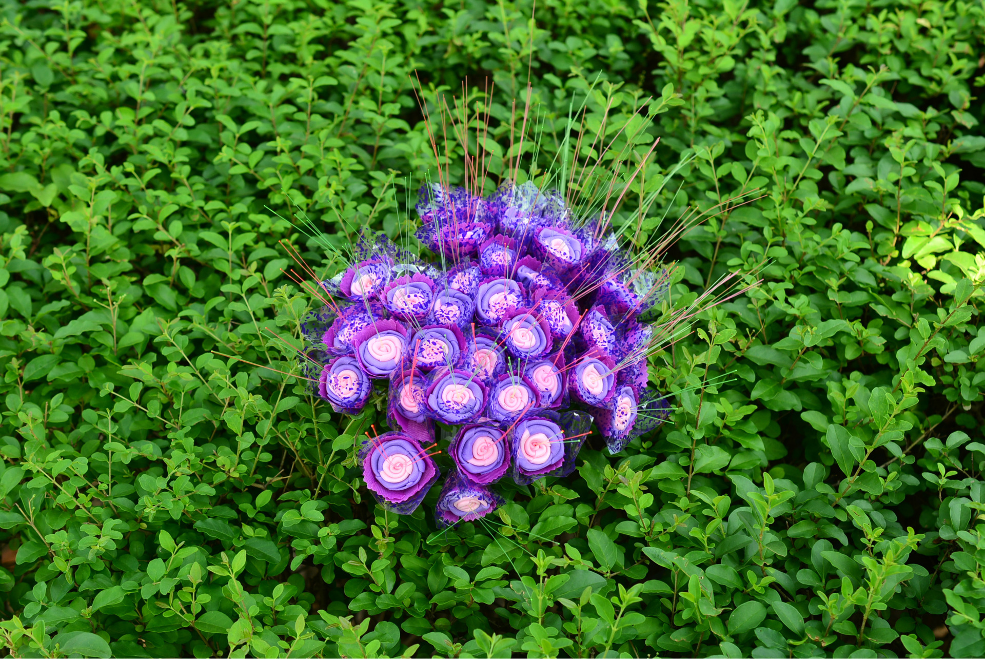 节日大学夜市热销 七彩夜光花闪光玫瑰花 店面布置假花仿真花