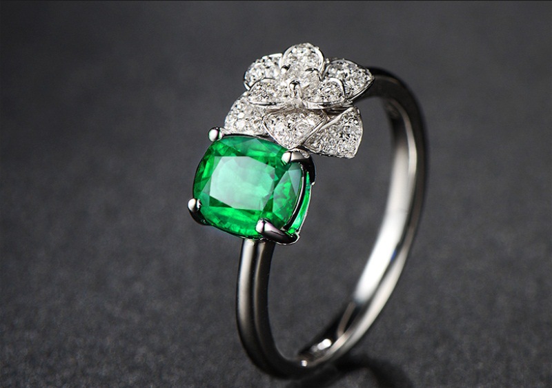 绿宝石戒指 18k金天然钻石花形祖母绿宝石戒指 大牌爆款指环手饰