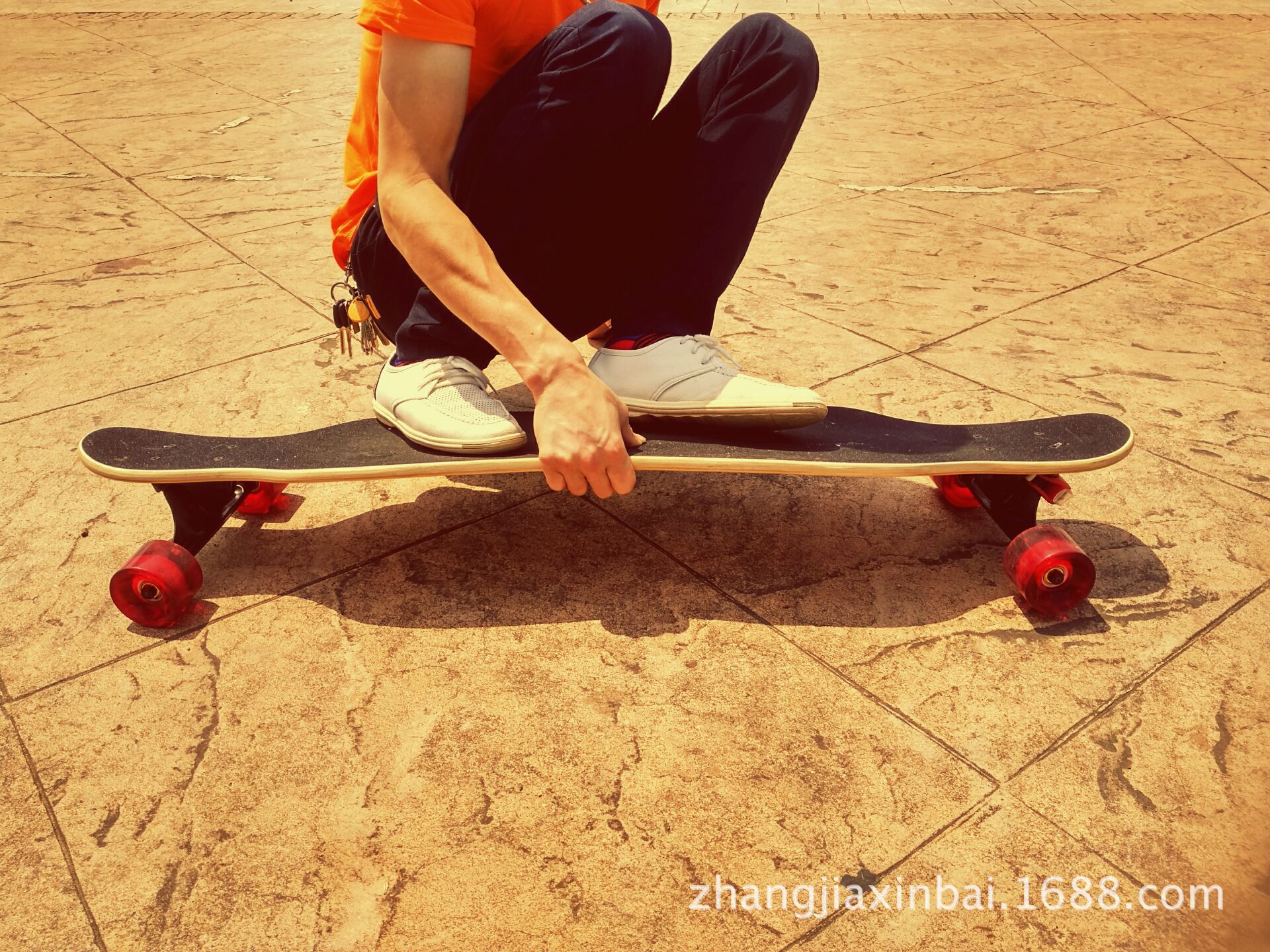 正品公路刷街代步长板双翘板成人四轮大滑板速降板跳舞dancing板