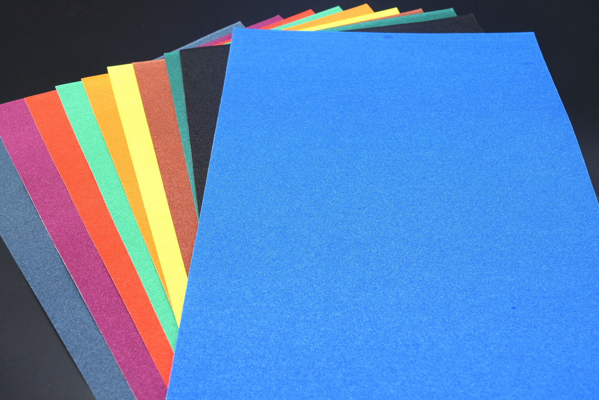 批发4k彩砂纸8开刮砂纸彩沙a4型砂画纸油纸儿童刮刮画纸