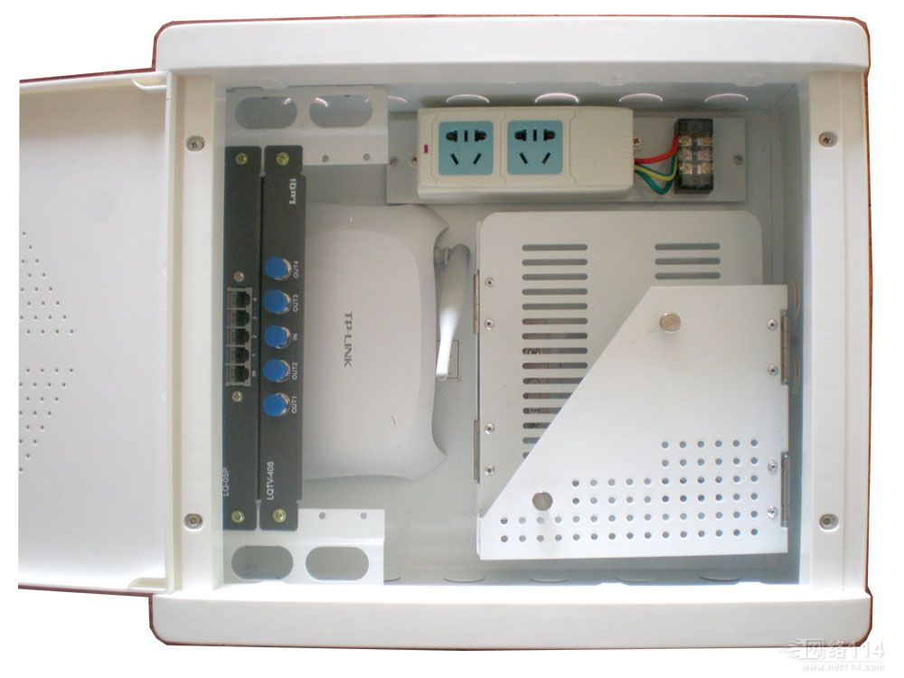 10a交流电源;免开后盖就能接入电源线,符合弱电箱供电规范