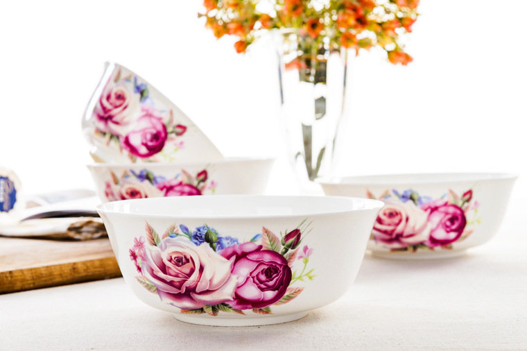 白度:正品应该是乳白色,那些发暗,惨白色都是假骨瓷或者低骨粉的骨 