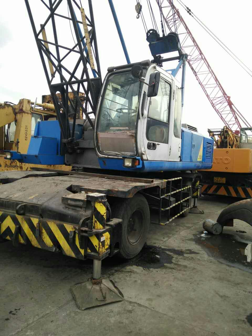 全日本进口轮胎式海港吊车日立30吨吊车港口卸船卸货专用