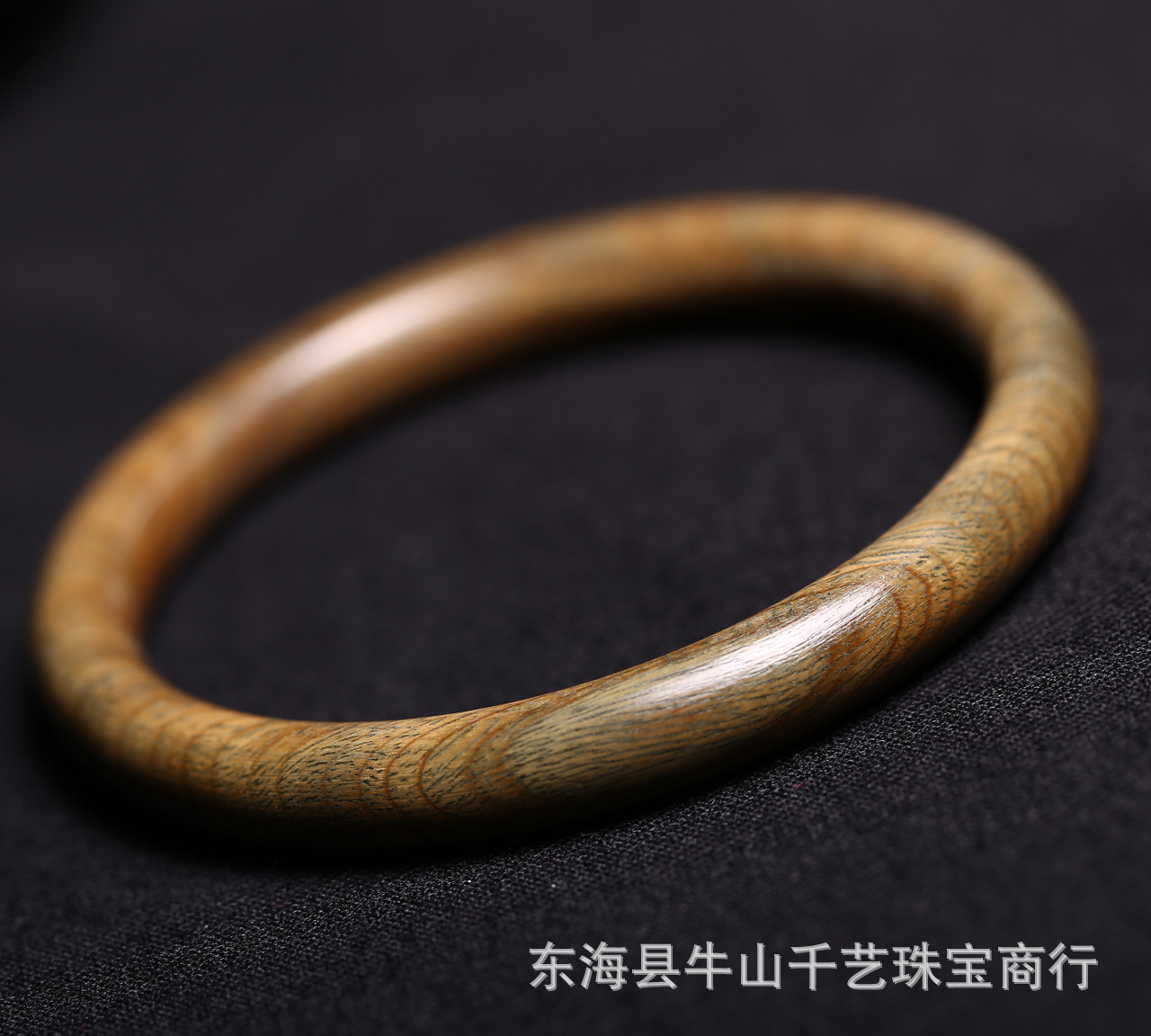 天然绿檀手镯金丝绿檀吐丝高密