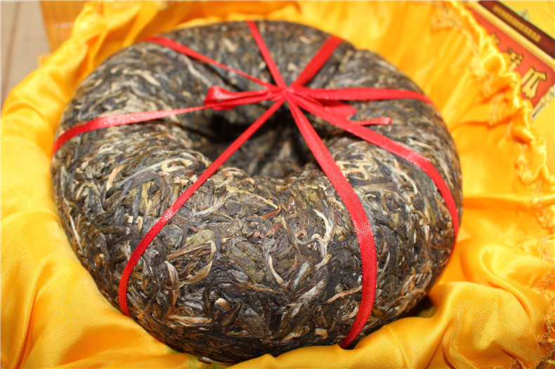 普洱茶 生茶 2012年班章贡瓜2000克 金瓜贡茶 礼盒装 批发