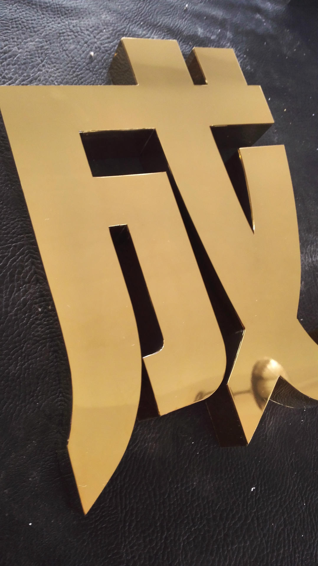 供应精品不锈钢发光字 生产包边发光钛金字批发精品发光贴金字