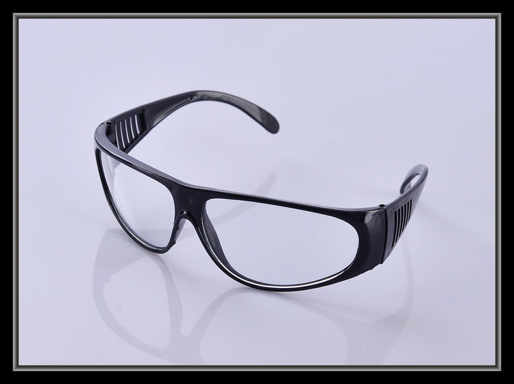 护目镜防辐射抗疲劳平光白电焊防护眼镜镜劳保焊工防风防沙批发