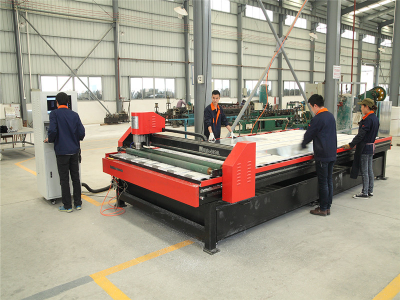 铝管焊接防护铝窗花镂空隔断雕花背景强15mm木纹铝窗花