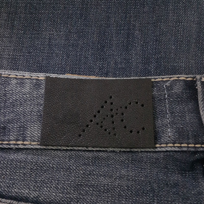 提供服装皮牌皮标 厂家直销牛仔裤皮牌服装辅料定制加工