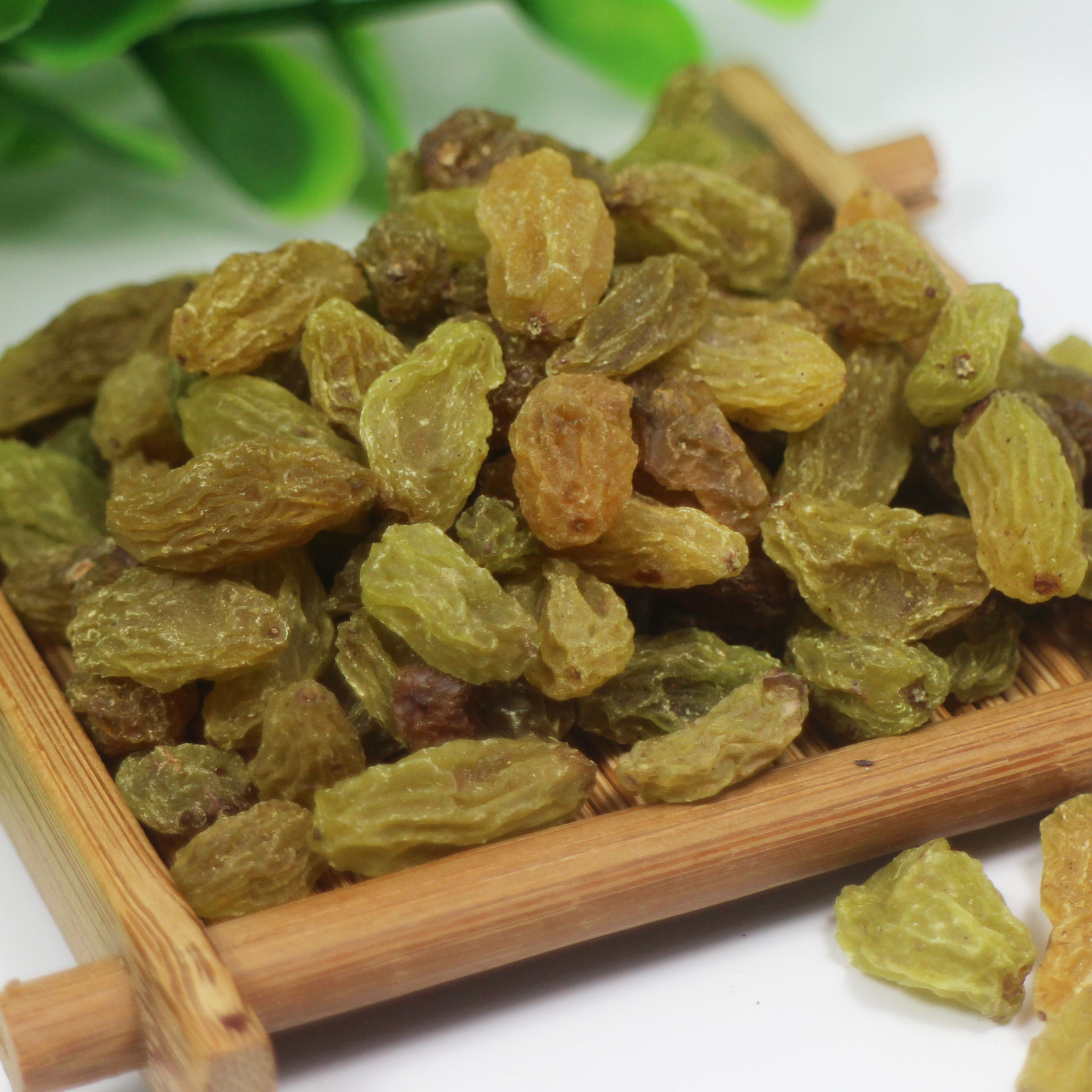 新疆特产干果绿宝石500g绿葡萄干休闲小零食一件代发